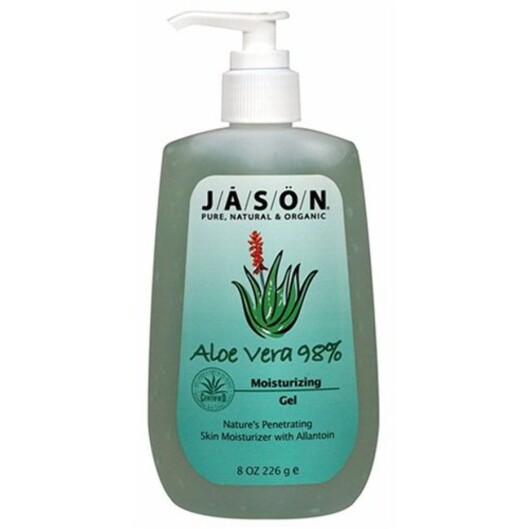 <strong>ROER NED:</strong> Har du aloe vera-gele i skapet kan det brukes til å roe ned huden. Foto: Jasön <strong>ROER NED:</strong> Har du aloe vera-gele i skapet kan det brukes til å roe ned huden. Foto: Jasön