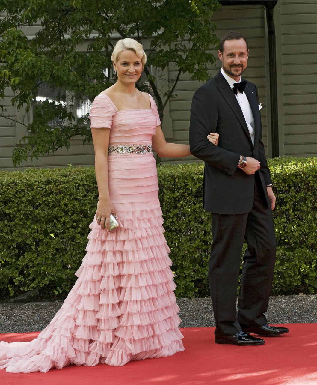<strong>2010:</strong> Kronprinsessen fikk MYE skryt for denne rosa Peter Dundas-kjolen. Foto: All Over Press <strong>2010:</strong> Kronprinsessen fikk MYE skryt for denne rosa Peter Dundas-kjolen. Foto: All Over Press