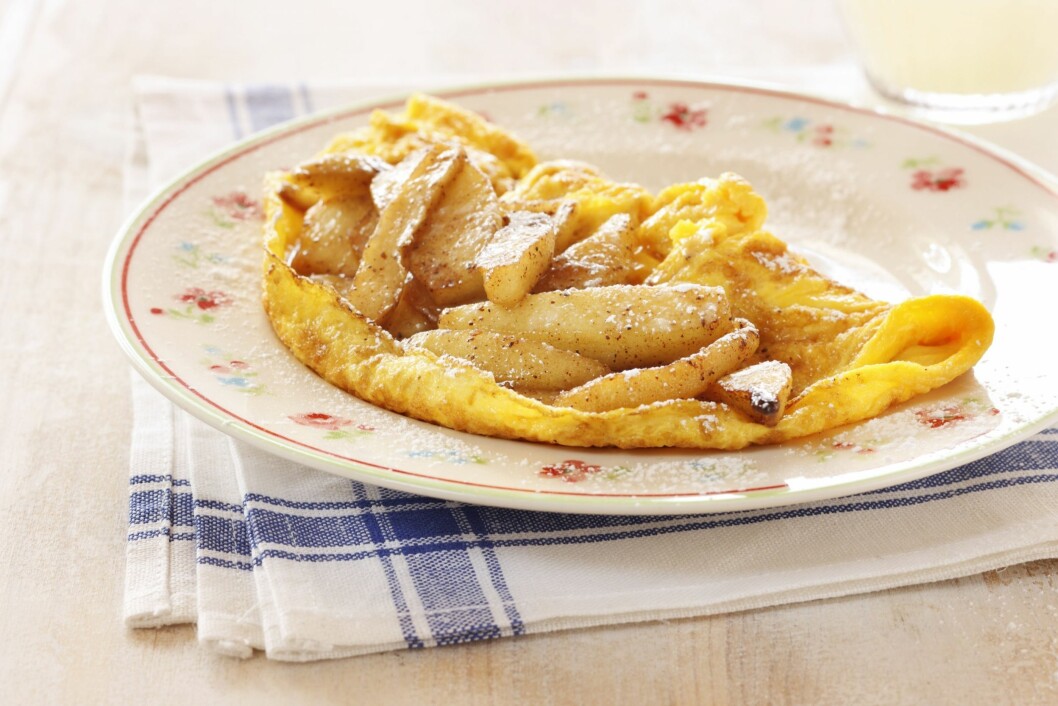 MMMMM..:.Egg er supert til frokost, lunsj, middag eller som mellommåltid. Ha det i suppa, stek det, eller lag en enkel, deilig omelett - som her, med bakte poteter. Foto: Matprat.no MMMMM..:.Egg er supert til frokost, lunsj, middag eller som mellommåltid. Ha det i suppa, stek det, eller lag en enkel, deilig omelett - som her, med bakte poteter. Foto: Matprat.no