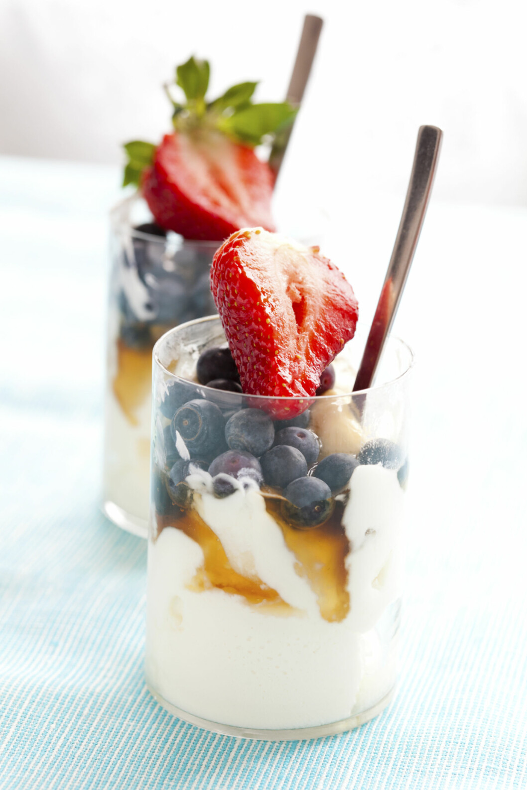 <strong>GRESK YOUGHURT MED HONNING:</strong> Frisk avslutning med bær til - eller bare en velfortjent ekstra nytelse. <strong>GRESK YOUGHURT MED HONNING:</strong> Frisk avslutning med bær til - eller bare en velfortjent ekstra nytelse.
