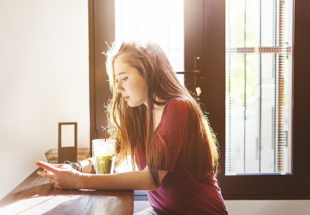 FLERE UNGE FØLER SEG ENSOMME: - Du kan ha mange venner på Facebook og likevel kjenne deg utenfor. Foto: Shutterstock / Rawpixel.com FLERE UNGE FØLER SEG ENSOMME: - Du kan ha mange venner på Facebook og likevel kjenne deg utenfor. Foto: Shutterstock / Rawpixel.com