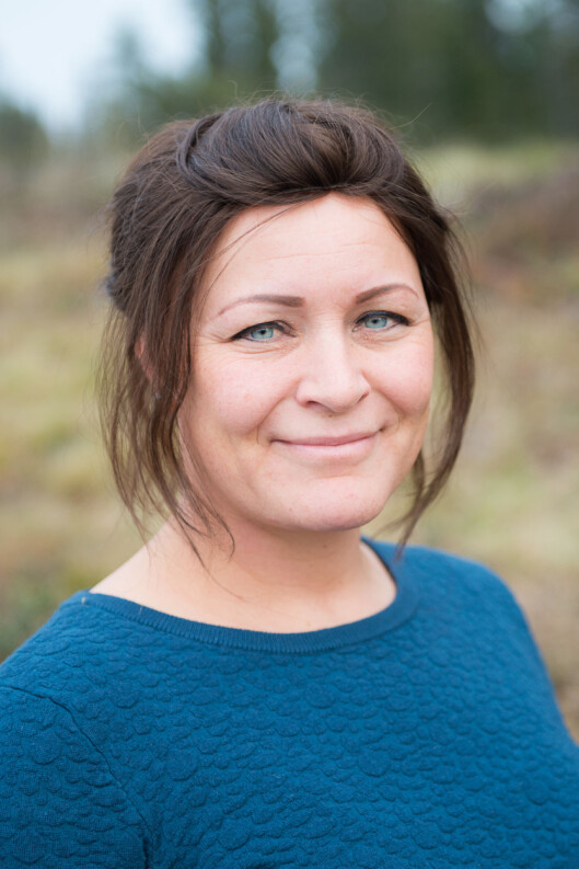 BRUKER PARYKK: I dag er May Brit veldig åpen om sykdommen sin, og bytter på å bruke parykk eller være skallet i hverdagen. Foto: Kristin Hefte/Alopeciaforeningen BRUKER PARYKK: I dag er May Brit veldig åpen om sykdommen sin, og bytter på å bruke parykk eller være skallet i hverdagen. Foto: Kristin Hefte/Alopeciaforeningen