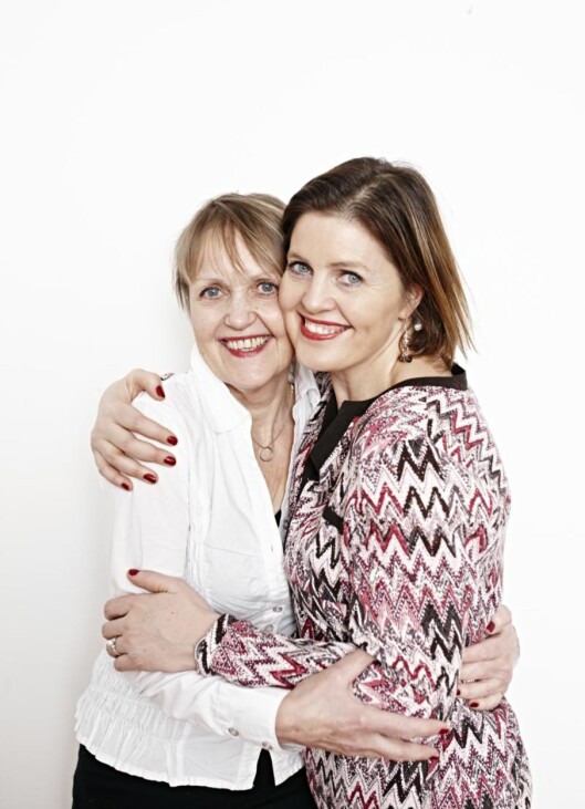 MOR OG DATTER: Mamma Herdis og Dora driver Relasjonssenteret sammen, og er begge utdannet relasjonsterapeuter. Foto: Geir Dokken MOR OG DATTER: Mamma Herdis og Dora driver Relasjonssenteret sammen, og er begge utdannet relasjonsterapeuter. Foto: Geir Dokken