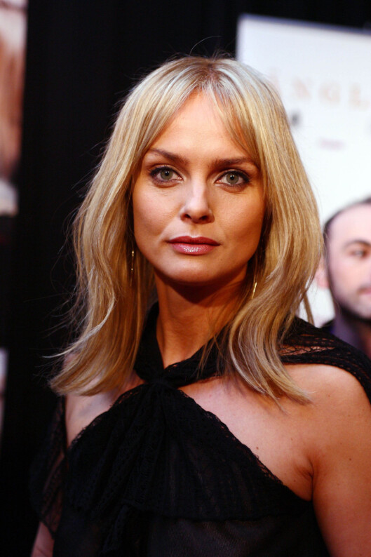 Izabella Scorupco (40) drikker ikke så mye Cola Light lenger. Foto: All Over Press Izabella Scorupco (40) drikker ikke så mye Cola Light lenger. Foto: All Over Press