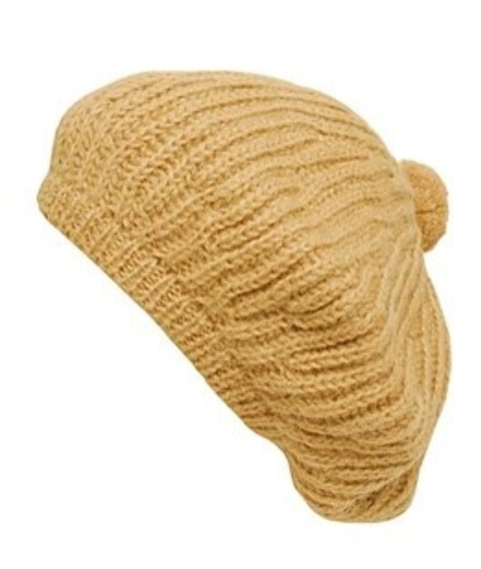 Baskerlue av alpakkaull fra Acne (kr 510, Brownsfashion.com). Foto: Produsent Baskerlue av alpakkaull fra Acne (kr 510, Brownsfashion.com). Foto: Produsent