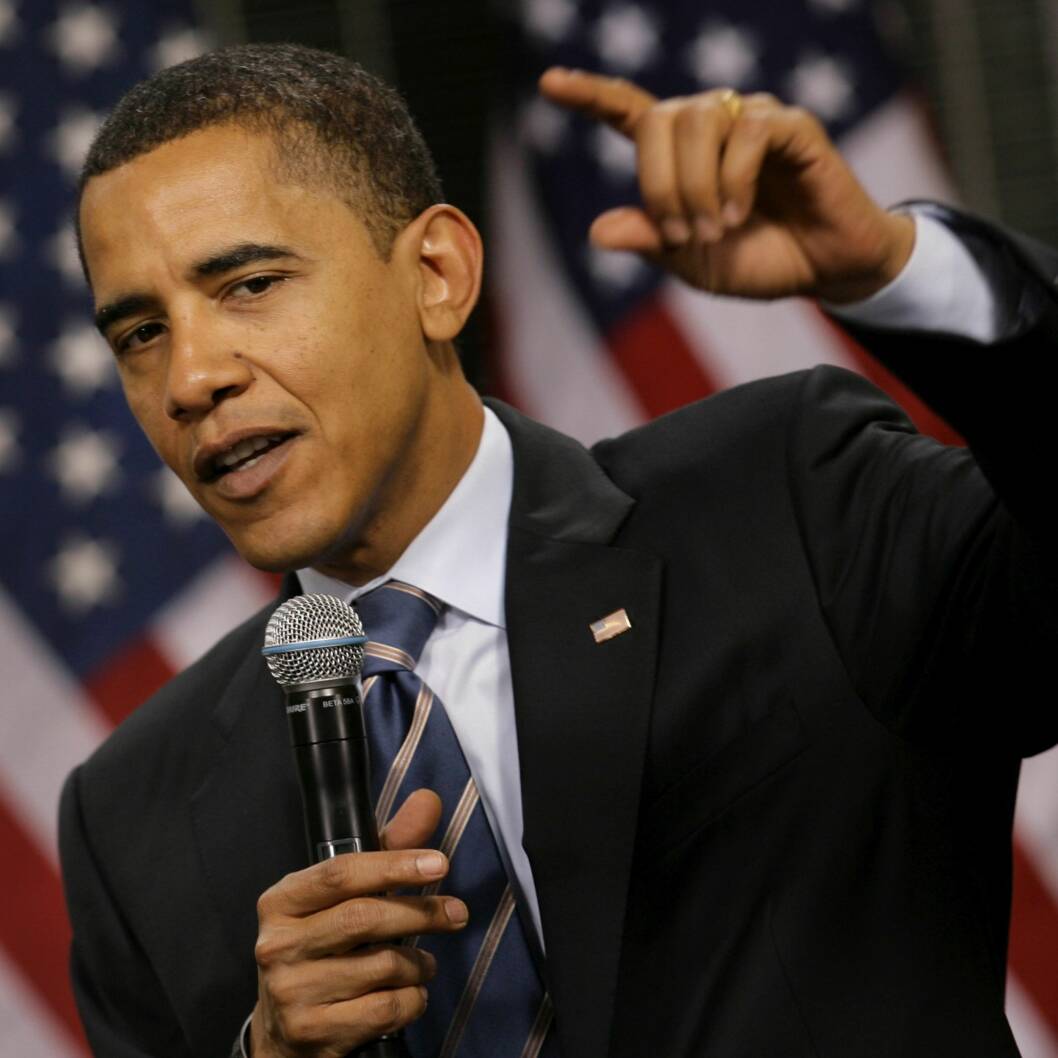 Demokratenes presidentkandidat:Barack ObamaEtter nominasjonsvalget, med Hillary Clinton som motstander, ble det omsider klart at Det demokratiske partiets presidentkandidat var Barack Obama. Hans hovedsaker i valgkampanjen er å trekke amerikanske tropper ut av Irak og økt helseomsorg. Obamas kjernevelgere er liberale demokrate, unge, afroamerikanere og rike. Dersom Obama vinner, kommer han til å bli den første svarte presidenten i USAs historie. Foto: All Over Press Demokratenes presidentkandidat:Barack ObamaEtter nominasjonsvalget, med Hillary Clinton som motstander, ble det omsider klart at Det demokratiske partiets presidentkandidat var Barack Obama. Hans hovedsaker i valgkampanjen er å trekke amerikanske tropper ut av Irak og økt helseomsorg. Obamas kjernevelgere er liberale demokrate, unge, afroamerikanere og rike. Dersom Obama vinner, kommer han til å bli den første svarte presidenten i USAs historie. Foto: All Over Press
