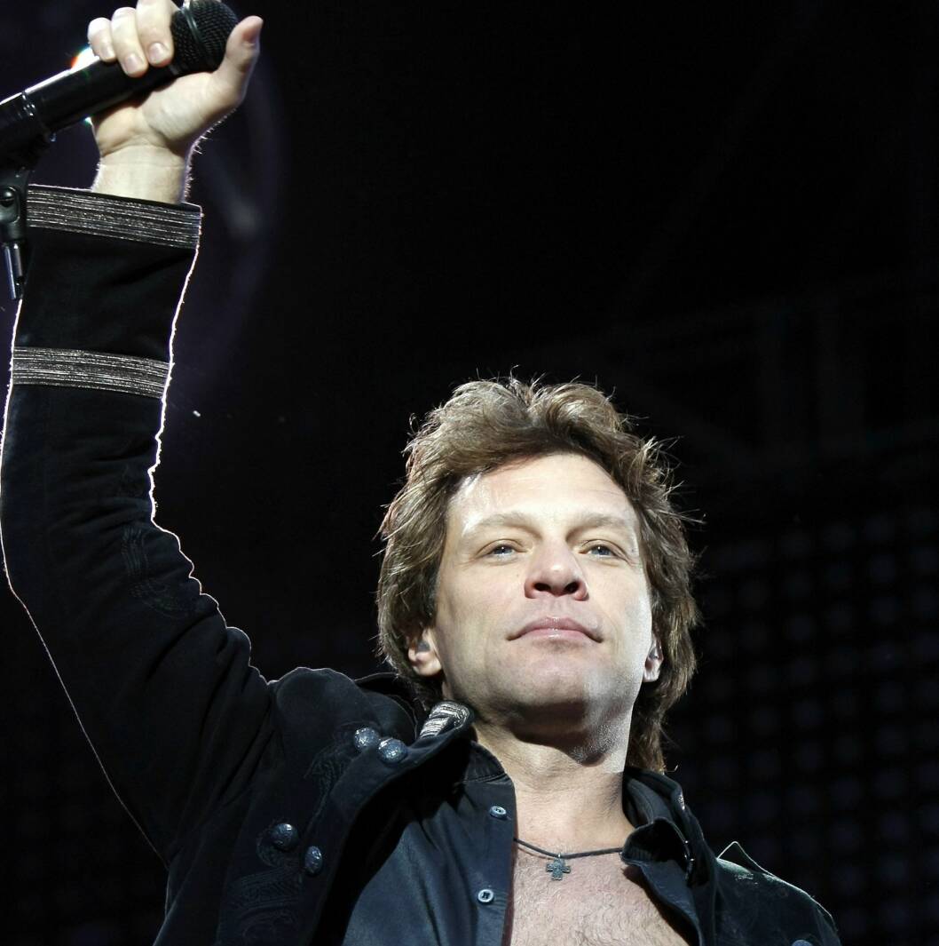 STØTTER OBAMA:Jon Bon JoviMusiker og frontfigur i glam-metallbandet Bon Jovi. Gutta fikk sitt gjennombrudd på 80-tallet med sangen «Livin' on a Prayer» (1986), men har også hatt hits i nyere tid, blant annet «It's my life» i 2000. Foto: All Over Press STØTTER OBAMA:Jon Bon JoviMusiker og frontfigur i glam-metallbandet Bon Jovi. Gutta fikk sitt gjennombrudd på 80-tallet med sangen «Livin' on a Prayer» (1986), men har også hatt hits i nyere tid, blant annet «It's my life» i 2000. Foto: All Over Press