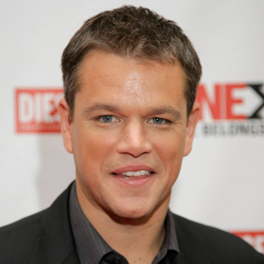 STØTTER OBAMA:Matt DamonSkuespiller og manusforfatter. Damon har hatt stor suksess i actionfilmene om Jason Bourne, hvor han spiller hovedrollen. I 1998 fikk Damon Oscar for Beste originalmanus for filmen Den enestående Will Hunting, som han skrev sammen med bestekompis Ben Affleck. Foto: All Over Press STØTTER OBAMA:Matt DamonSkuespiller og manusforfatter. Damon har hatt stor suksess i actionfilmene om Jason Bourne, hvor han spiller hovedrollen. I 1998 fikk Damon Oscar for Beste originalmanus for filmen Den enestående Will Hunting, som han skrev sammen med bestekompis Ben Affleck. Foto: All Over Press