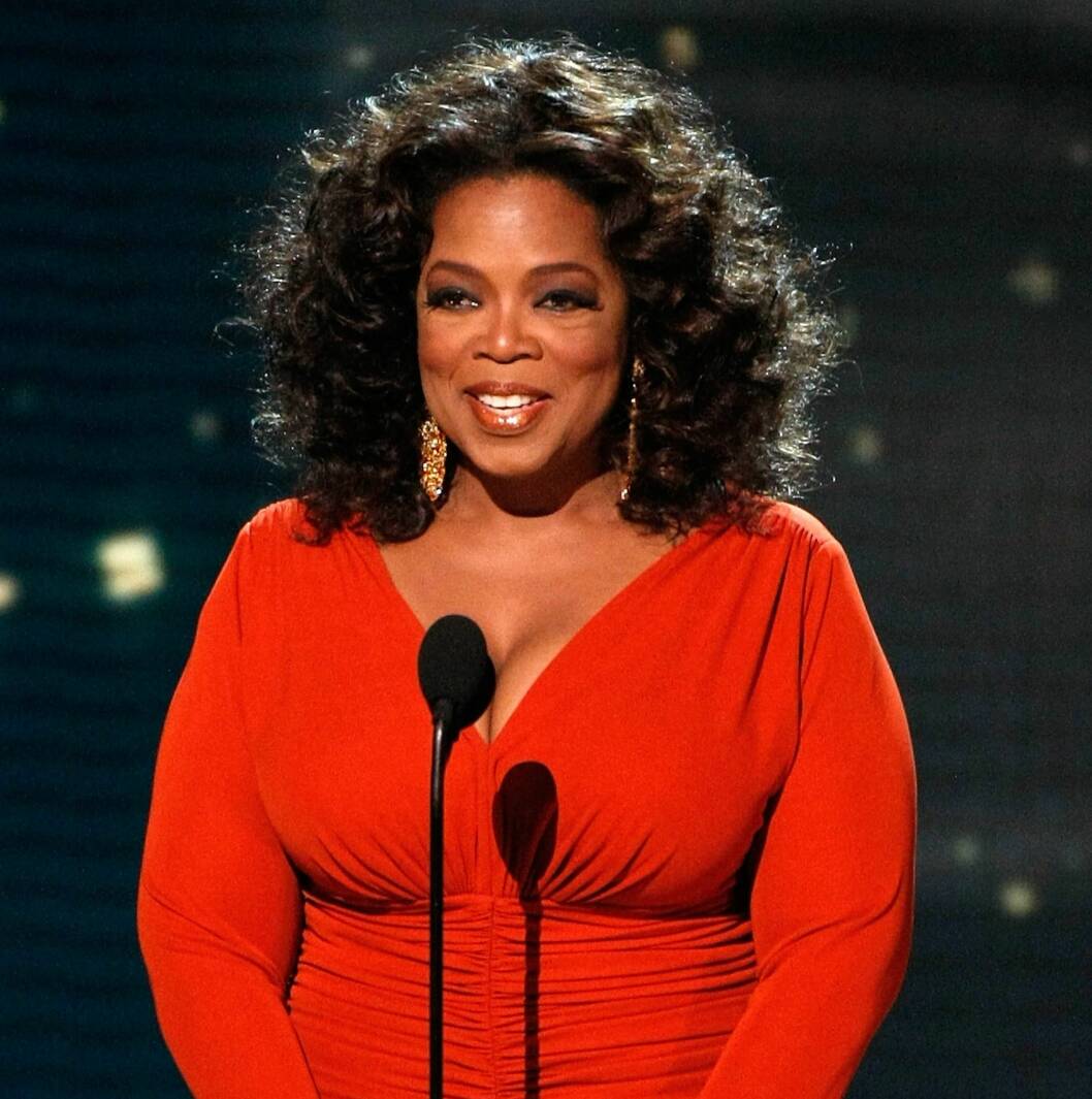 STØTTER OBAMA:Oprah WinfreyVertinne for TV-programmet The Oprah Winfrey Show som har vært sendt på nasjonalt TV i USA siden 1986. Hun er regnet som en av verdens mest innflytelsesrike kvinner, blant annet av CNN og Times. Foto: All Over Press STØTTER OBAMA:Oprah WinfreyVertinne for TV-programmet The Oprah Winfrey Show som har vært sendt på nasjonalt TV i USA siden 1986. Hun er regnet som en av verdens mest innflytelsesrike kvinner, blant annet av CNN og Times. Foto: All Over Press