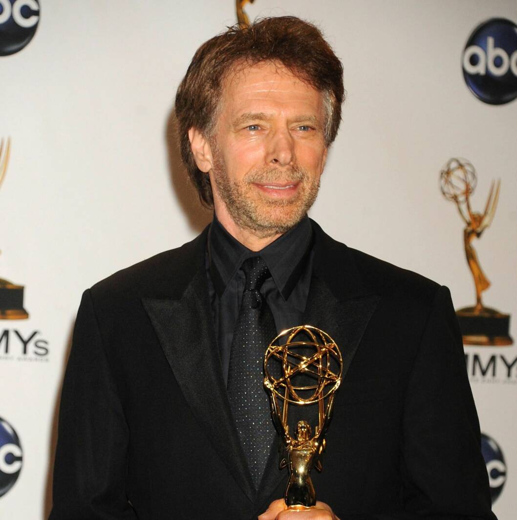STØTTER McCAIN:Jerry BruckheimerTV- og filmprodusent. Bruckheimer er kjent for 80-tallssuksesser som Flashdance, Top Gun og Beverly Hills Cop-filmene. I nyere tid er de største suksessene hans Armageddon og Pirates of the Caribbean-filmene. Han har også vært med å produsere den populære TV-serien CSI. Foto: All Over Press STØTTER McCAIN:Jerry BruckheimerTV- og filmprodusent. Bruckheimer er kjent for 80-tallssuksesser som Flashdance, Top Gun og Beverly Hills Cop-filmene. I nyere tid er de største suksessene hans Armageddon og Pirates of the Caribbean-filmene. Han har også vært med å produsere den populære TV-serien CSI. Foto: All Over Press