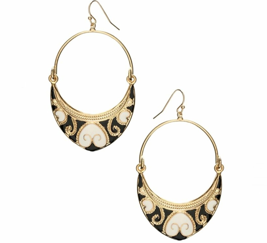 ET SUS FRA FORTIDEN: Lekker ørepynt i art nouveau-stil (kr 90, Asos). ET SUS FRA FORTIDEN: Lekker ørepynt i art nouveau-stil (kr 90, Asos).