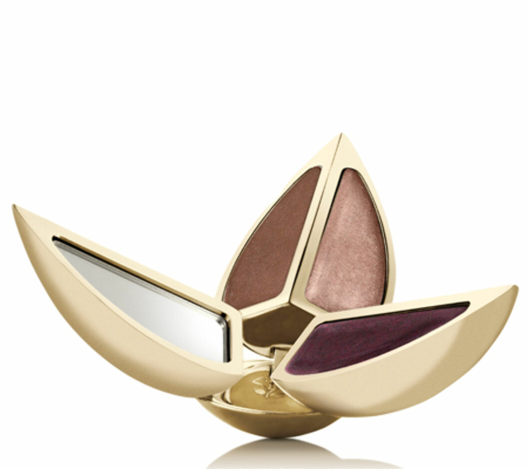 Luksus-skrinetNye Lotus Splendour har form som en blomst som an åpnes og lukkes. Det lekre skrinet inneholder både speil og fire farger til øyne og lepper (kr 520, Lancôme). Luksus-skrinetNye Lotus Splendour har form som en blomst som an åpnes og lukkes. Det lekre skrinet inneholder både speil og fire farger til øyne og lepper (kr 520, Lancôme).