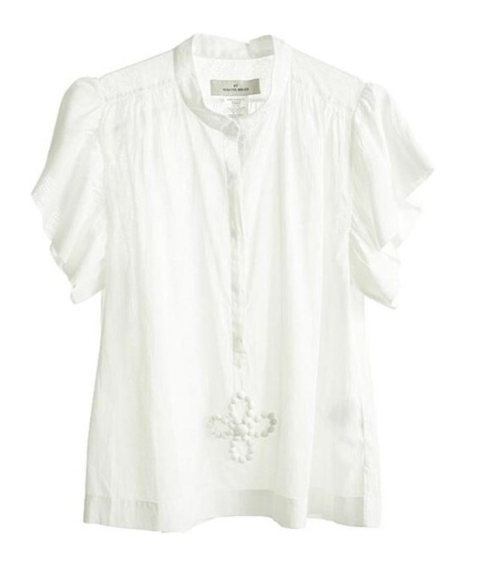 Du vil aldri få nok hvite skjorter, her en med broderier (kr 800, Malene Birger). Du vil aldri få nok hvite skjorter, her en med broderier (kr 800, Malene Birger).