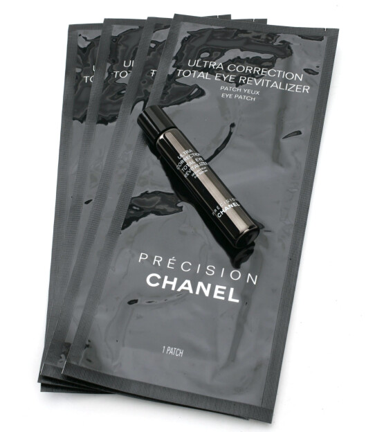 En 10-dagers øyekur bestående av serum og øyemasker. Serumet smøres rundt øyet før engangsmasken legges på. Chanel Ultra Correction Total Eye revitalizer (kr 925). En 10-dagers øyekur bestående av serum og øyemasker. Serumet smøres rundt øyet før engangsmasken legges på. Chanel Ultra Correction Total Eye revitalizer (kr 925).