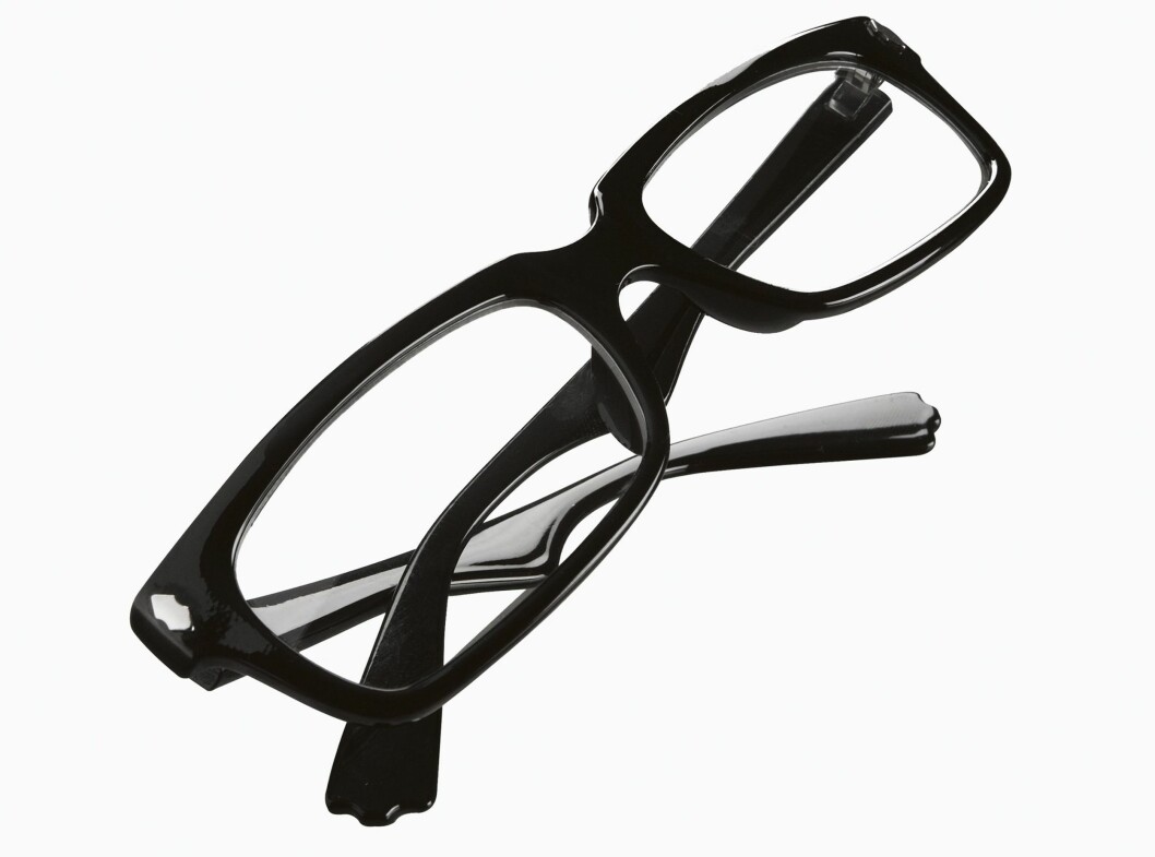 Kraftig Clark Kent-brille som gir karakter (kr 60, H&M). Kraftig Clark Kent-brille som gir karakter (kr 60, H&M).