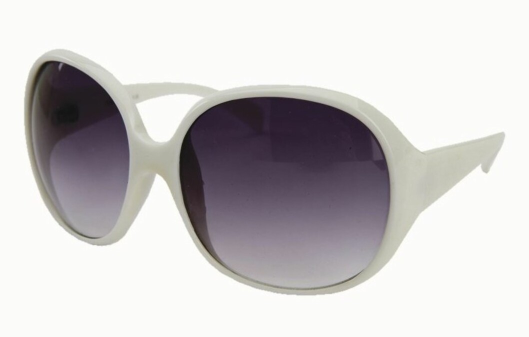 FILMDIVA: Plasstikkbriller i 70-tallsstil (kr 110, Bianco). FILMDIVA: Plasstikkbriller i 70-tallsstil (kr 110, Bianco).