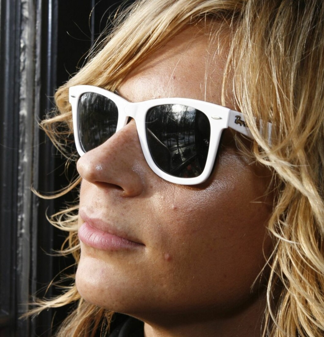 EN KLASSIKER: Motejournalist Elisa Røtterud i hvite Ray Ban Wayfarers. EN KLASSIKER: Motejournalist Elisa Røtterud i hvite Ray Ban Wayfarers.