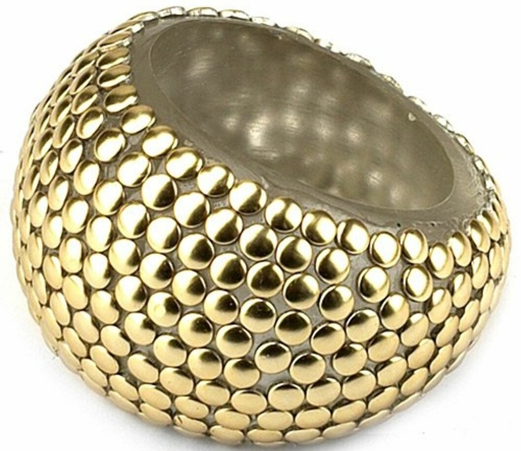 Chuncky ring med gullsirkler over det hele (ca kr 65, Accessorize). Foto: Promo Chuncky ring med gullsirkler over det hele (ca kr 65, Accessorize). Foto: Promo