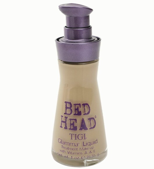Tigi Bed Head Glamma Liquid foundation skal hindre fuktighetstap fra huden, og inneholder beskyttende E-vitaminer (kr 285). Tigi Bed Head Glamma Liquid foundation skal hindre fuktighetstap fra huden, og inneholder beskyttende E-vitaminer (kr 285).