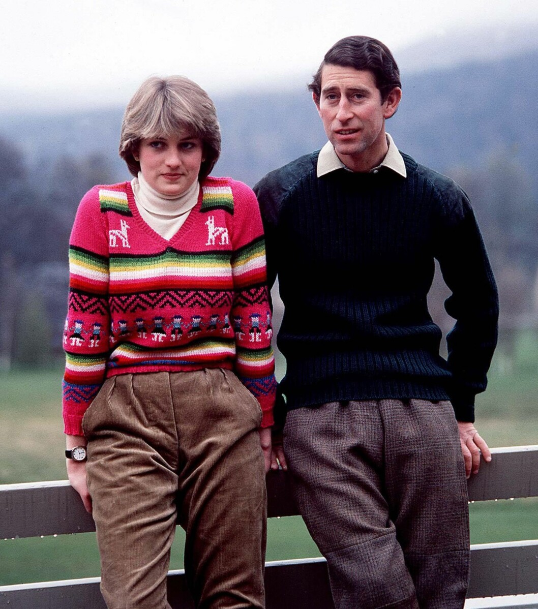 Diana og Charles, avbildet samme år som de giftet seg. I senere intervjuer uttalte Diana at hun følte de alltid hadde vært tre personer i ekteskapet: Diana, Charles og Camilla. Diana og Charles, avbildet samme år som de giftet seg. I senere intervjuer uttalte Diana at hun følte de alltid hadde vært tre personer i ekteskapet: Diana, Charles og Camilla.