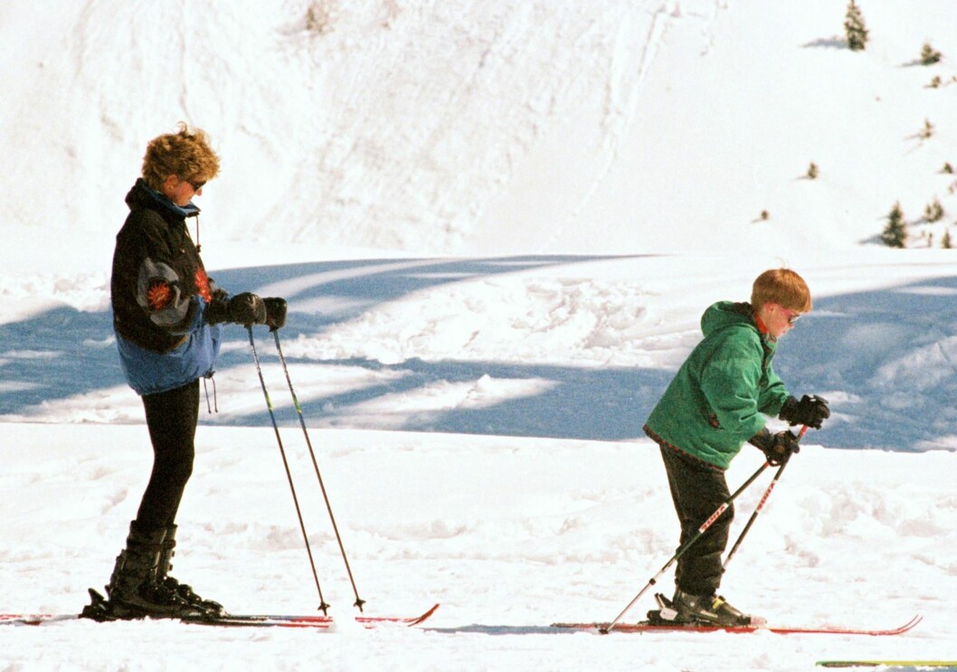 Pressen fulgte ofte Diana og familien når de dro på ferie. Her er de avbildet på skiferie i Lech, Østerrike, 1995. Pressen fulgte ofte Diana og familien når de dro på ferie. Her er de avbildet på skiferie i Lech, Østerrike, 1995.