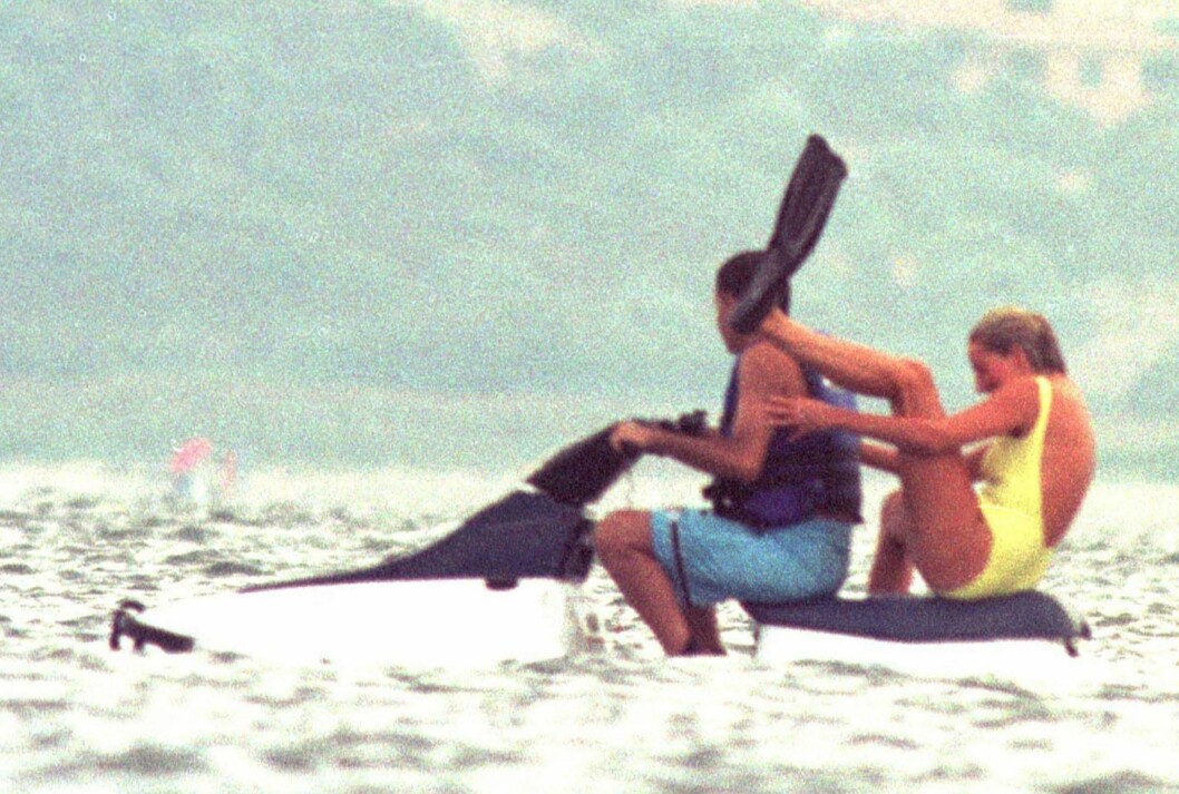 Diana innledet et forhold til Harrods-arvingen Dodi Al-Fayed i 1997. Her er de fotografert under en ferie i Italia, kort tid før de døde i et bilkræsj i Paris. Diana innledet et forhold til Harrods-arvingen Dodi Al-Fayed i 1997. Her er de fotografert under en ferie i Italia, kort tid før de døde i et bilkræsj i Paris.