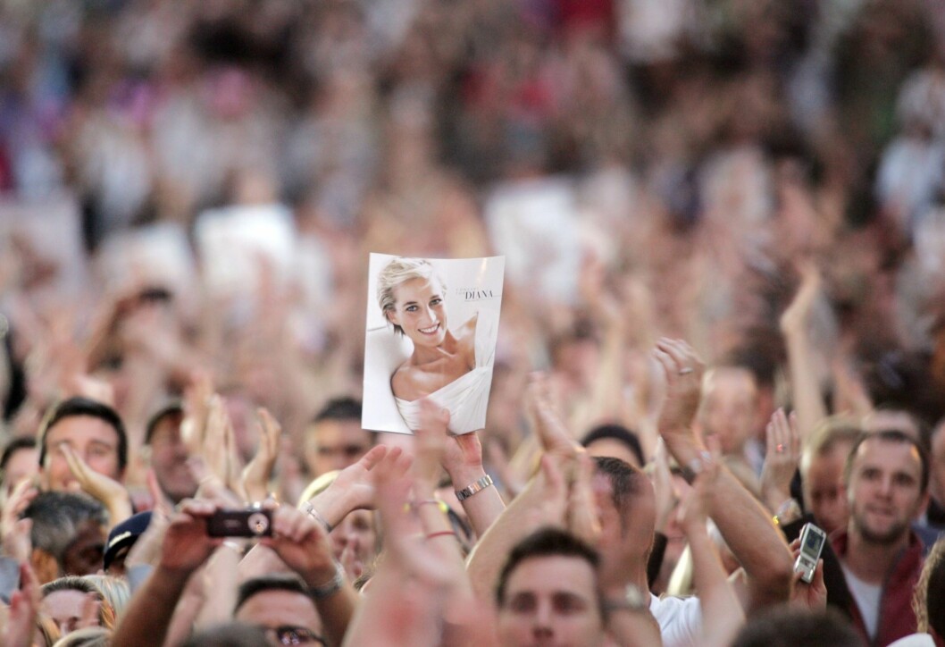 7. januar 2007 ville Diana ha fylt 46 år. Prinsessen ble minnet med en stor konsert på Wembley Stadion, hvor tusenvis møtte opp. 7. januar 2007 ville Diana ha fylt 46 år. Prinsessen ble minnet med en stor konsert på Wembley Stadion, hvor tusenvis møtte opp.