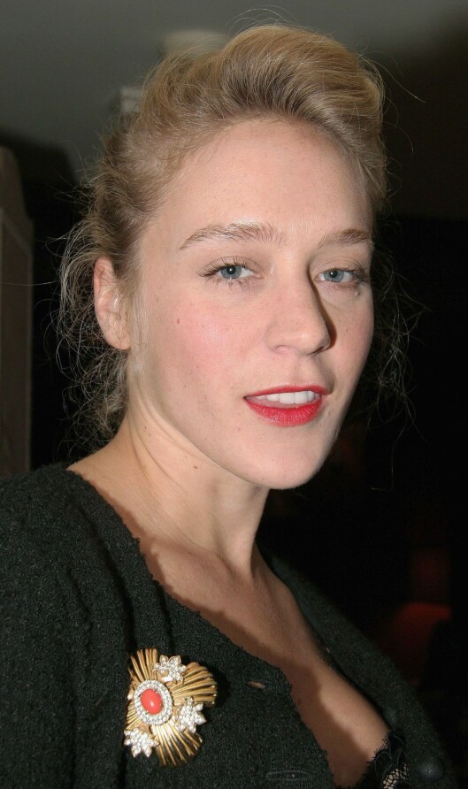 Trendikon og skuespiller Chloe Sevigny lar gladelig brynene gro. Trendikon og skuespiller Chloe Sevigny lar gladelig brynene gro.