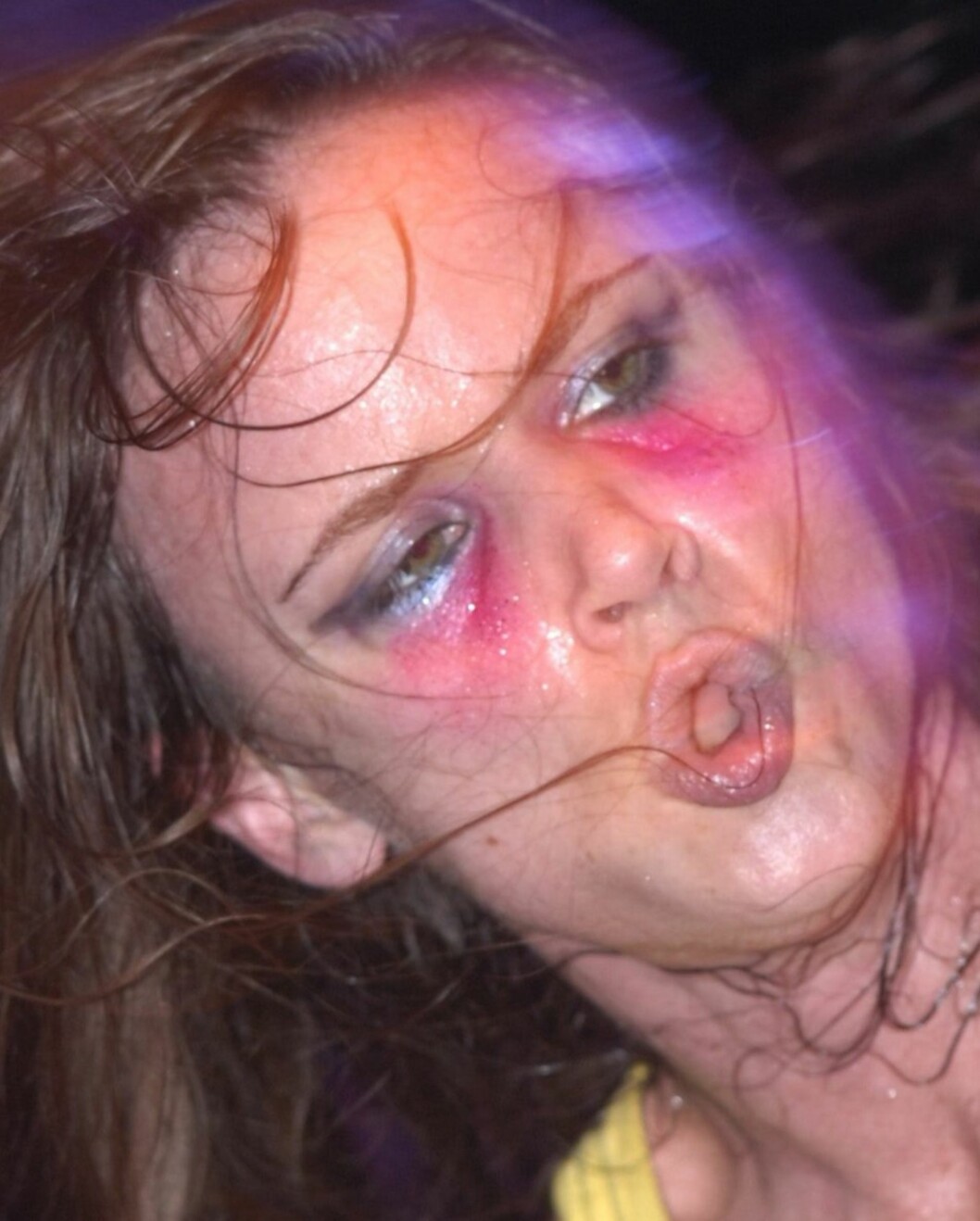 Hvor var det leppestiften skulle igjen? Under øynene? Rockeren og skuespilleren Juliette Lewis husker ikke helt. Hvor var det leppestiften skulle igjen? Under øynene? Rockeren og skuespilleren Juliette Lewis husker ikke helt.