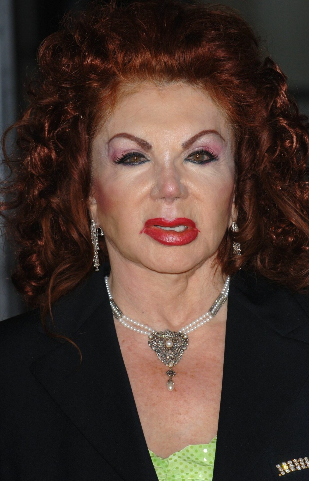 More is more, less is a bore, mener Jackie Stallone, Sylvester Stallones mor. Minimalisme er liksom ikke helt hennes stil. More is more, less is a bore, mener Jackie Stallone, Sylvester Stallones mor. Minimalisme er liksom ikke helt hennes stil.