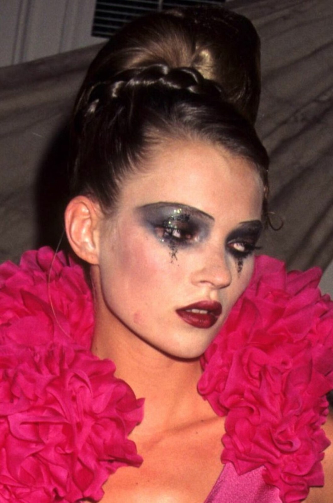 Kate Moss er klar for motevisning for Diors sjefdesigner John Galliano. Når gikk vannfast maskara av moten? Kate Moss er klar for motevisning for Diors sjefdesigner John Galliano. Når gikk vannfast maskara av moten?