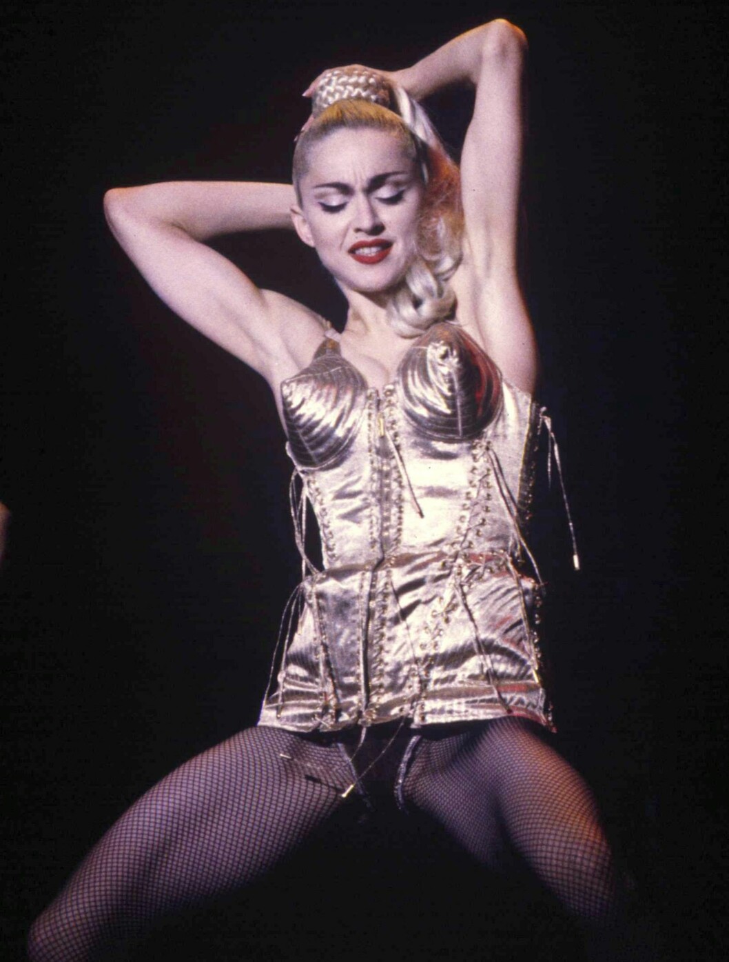 Madonna turnerte verden rundt i 1990 med sin «Blond Ambition World Tour». Her fikk fansen høre hits som «Like a Virgin», «Papa Don't Preach» og «Vogue». Madonna turnerte verden rundt i 1990 med sin «Blond Ambition World Tour». Her fikk fansen høre hits som «Like a Virgin», «Papa Don't Preach» og «Vogue».