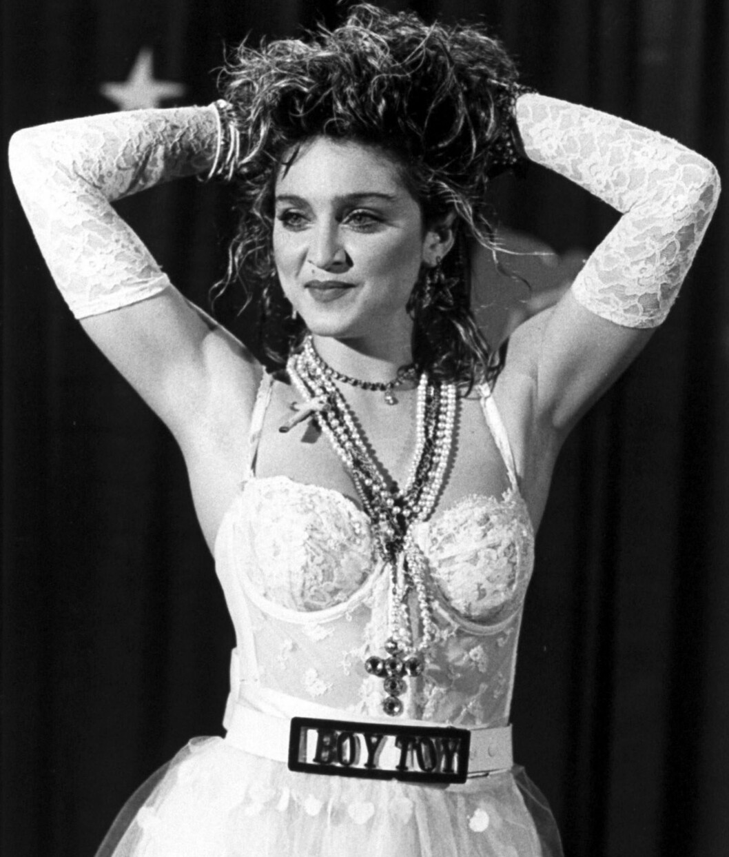 MTV Video Music Awards ble første gang avholdt i 1984. Madonna var naturligvis til stede, ikledd hansker og Boy Toy-belte. MTV Video Music Awards ble første gang avholdt i 1984. Madonna var naturligvis til stede, ikledd hansker og Boy Toy-belte.