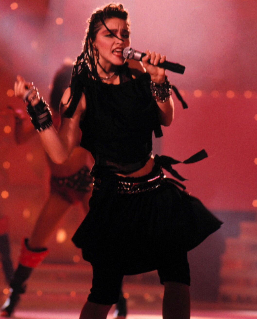 Albumet «Like a Virgin» markerte starten på Madonnas berømmelse. Her er hun fotografert under «The Virgin Tour» i 1985. Albumet «Like a Virgin» markerte starten på Madonnas berømmelse. Her er hun fotografert under «The Virgin Tour» i 1985.