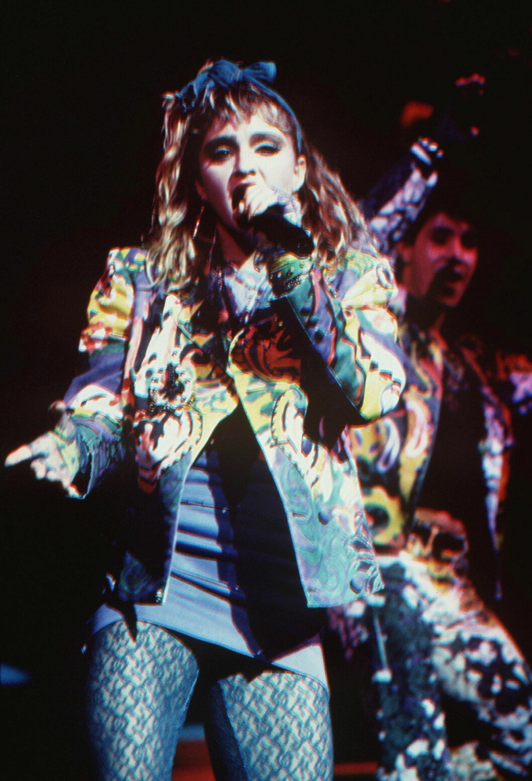 Who's that girl? Madonna i et overdådig, og helt tidriktig sceneantrekk fra tidlig 80-tall. Who's that girl? Madonna i et overdådig, og helt tidriktig sceneantrekk fra tidlig 80-tall.