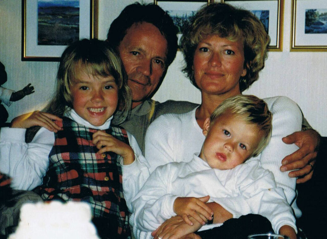 Det syntes ikke utenpå, men Ingebjørg slet med kroniske smerter og dårlig hukommelse. Her i 1994 sammen med Juul og eldstebarna Juul Arthur og Hellen Elisabeth. Det syntes ikke utenpå, men Ingebjørg slet med kroniske smerter og dårlig hukommelse. Her i 1994 sammen med Juul og eldstebarna Juul Arthur og Hellen Elisabeth.