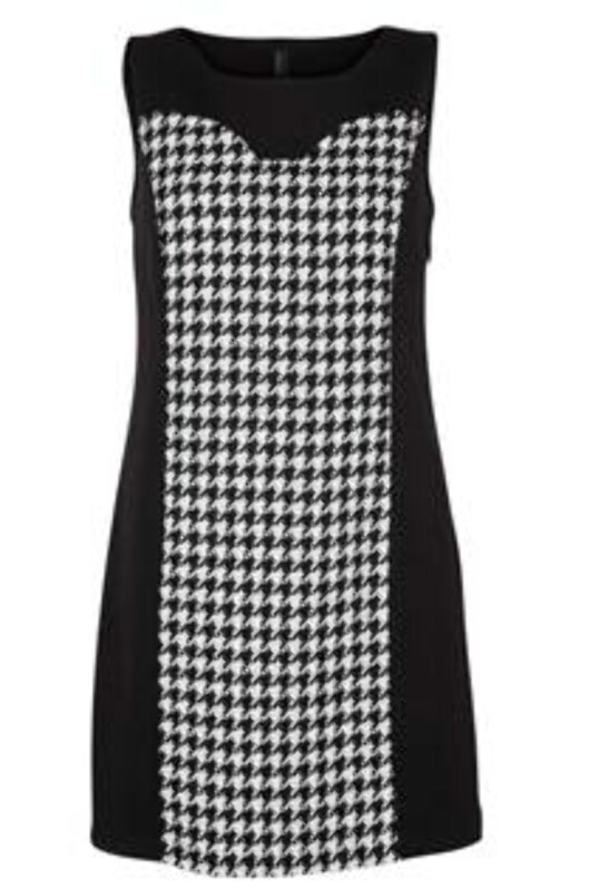 <strong>RUND:</strong> En rund hals er best for de små og nette og de med lang hals. Vero Moda, kr 299. Foto: Produsenten <strong>RUND:</strong> En rund hals er best for de små og nette og de med lang hals. Vero Moda, kr 299. Foto: Produsenten