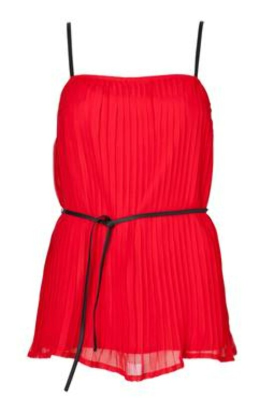 <strong>FIRKANTET:</strong> Dette er supert for deg med små pupper som gjerne vil sette fokus på dem. Vero Moda, kr 199. Foto: Produsenten <strong>FIRKANTET:</strong> Dette er supert for deg med små pupper som gjerne vil sette fokus på dem. Vero Moda, kr 199. Foto: Produsenten