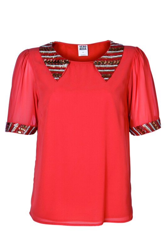 <strong>SKJORTE:</strong> Detaljer på skjortekragen er hot i år. Vero Moda, kr 299. Foto: Produsenten <strong>SKJORTE:</strong> Detaljer på skjortekragen er hot i år. Vero Moda, kr 299. Foto: Produsenten