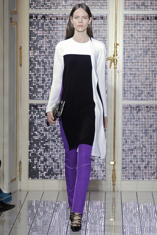 PLUSS EN FARGE: Ikke lei av farger? Gjør som Balenciaga og legg til en knallfarge. Foto: All Over Press PLUSS EN FARGE: Ikke lei av farger? Gjør som Balenciaga og legg til en knallfarge. Foto: All Over Press