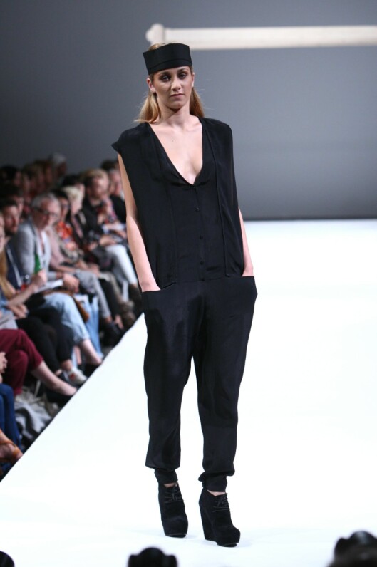 <strong>JUMPSUITEN:</strong> Den svarte jumpsuiten holder seg til våren. Foto: Per Ervland <strong>JUMPSUITEN:</strong> Den svarte jumpsuiten holder seg til våren. Foto: Per Ervland