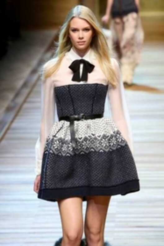 <strong>SELBU:</strong> Og de karakteristiske selbustjernene (se skjørtet) "knabbet" D&G også. Foto: All Over Press <strong>SELBU:</strong> Og de karakteristiske selbustjernene (se skjørtet) "knabbet" D&G også. Foto: All Over Press