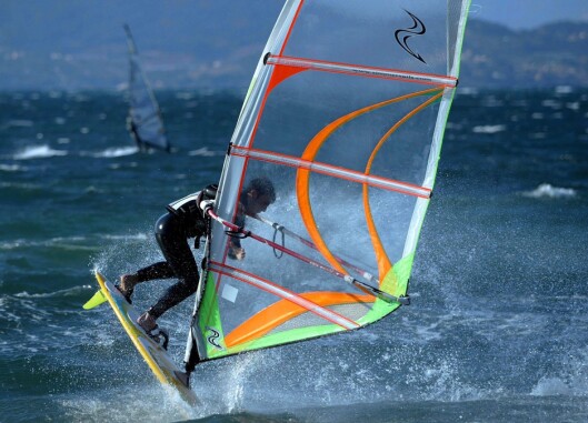 WINDSURFING: Er kjempegøy og ikke minst tøff trening for kroppen. Foto: colourbox.com WINDSURFING: Er kjempegøy og ikke minst tøff trening for kroppen. Foto: colourbox.com