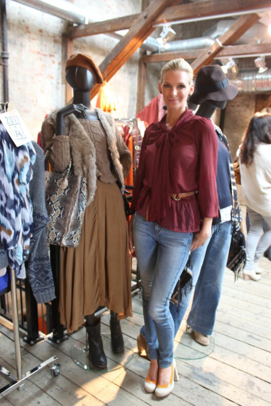 FAVORITTEN: Kathrine Sørlands favoritt i høst er midiskjørtet. Og slik styler du det, altså. Foto: Aina Kristiansen FAVORITTEN: Kathrine Sørlands favoritt i høst er midiskjørtet. Og slik styler du det, altså. Foto: Aina Kristiansen