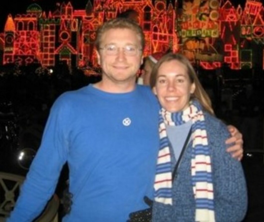 <strong>BLE HISTORIELÆRER:</strong> Christopher Castile spilte Mark Foster i Step by Step. Han jobber i dag som historielærer på en videregående skole i California. Dette bildet er lånt fra Twitter-kontoen hans, hvor han har lagt ut et bilde av seg selv og kona Alison. Foto: Foto: Skjermdump Twitter <strong>BLE HISTORIELÆRER:</strong> Christopher Castile spilte Mark Foster i Step by Step. Han jobber i dag som historielærer på en videregående skole i California. Dette bildet er lånt fra Twitter-kontoen hans, hvor han har lagt ut et bilde av seg selv og kona Alison. Foto: Foto: Skjermdump Twitter