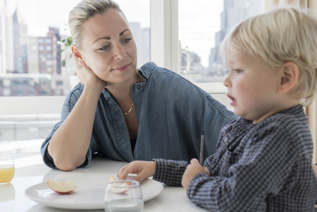 BEDRE LIV: Etter måneder og år da Vitus kastet opp nesten alt han fikk i seg, og med timelange, utmattende matingssesjoner, spiser han nå mer normalt. Foto: Jonas Vandall BEDRE LIV: Etter måneder og år da Vitus kastet opp nesten alt han fikk i seg, og med timelange, utmattende matingssesjoner, spiser han nå mer normalt. Foto: Jonas Vandall