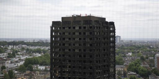 image: Mays regjering vil gi 12 måneders amnesti til Grenfell-beboere. Labour kaller det «grotesk»