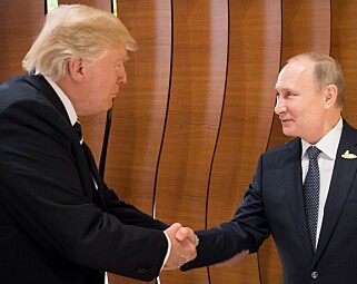 EN EKSTRA HÅND: Trump la en ekstra hånd under armen til Putin under et av deres håndtrykk. Foto: EPA/Stefan Kugler/NTB Scanpix EN EKSTRA HÅND: Trump la en ekstra hånd under armen til Putin under et av deres håndtrykk. Foto: EPA/Stefan Kugler/NTB Scanpix