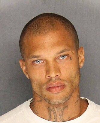 GIKK VIRALT: Dette arrestasjonsbildet av Jeremy Meeks gikk viralt da han ble arrestert. I dag er han en verdenskjent modell. Foto: AP / NTB Scanpix GIKK VIRALT: Dette arrestasjonsbildet av Jeremy Meeks gikk viralt da han ble arrestert. I dag er han en verdenskjent modell. Foto: AP / NTB Scanpix