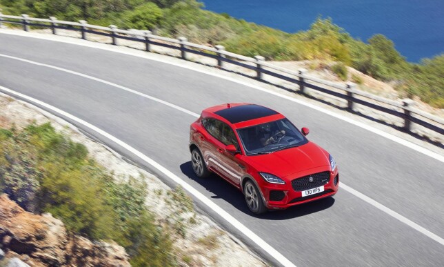 FEM MOTORER: Ved oppstart kan E-Pace-kunden velge mellom tre diesel- og to bensinmotorer. Raskeste versjon, med 300 hester, gjør 0-100 på 6,4 sekunder. Foto: Jaguar FEM MOTORER: Ved oppstart kan E-Pace-kunden velge mellom tre diesel- og to bensinmotorer. Raskeste versjon, med 300 hester, gjør 0-100 på 6,4 sekunder. Foto: Jaguar